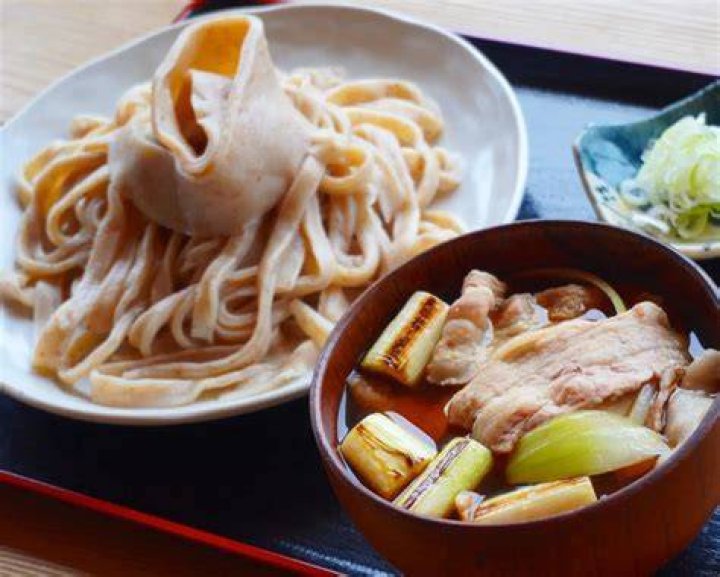 本格 手打ちうどん「おか泉」へ——“打つ”こだわりと味の理由を読み解く